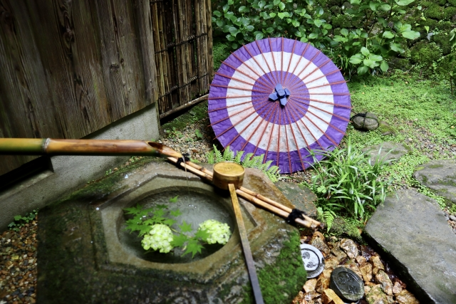 Die japanische Regenzeit und das Leben mit Kimono