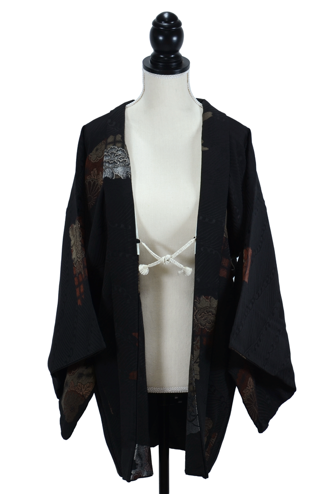 Vintage Schwarzer Haori mit Kamon und gold-silbernen Blütenmotiven