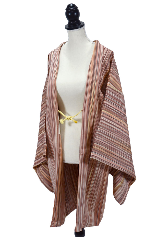 Haori mit einem feinen, mehrfarbigen Streifenmuster