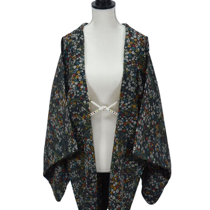 Vintage Haori mit mehrfarbigen Blumenmuster.