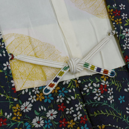 Vintage Haori mit mehrfarbigen Blumenmuster.