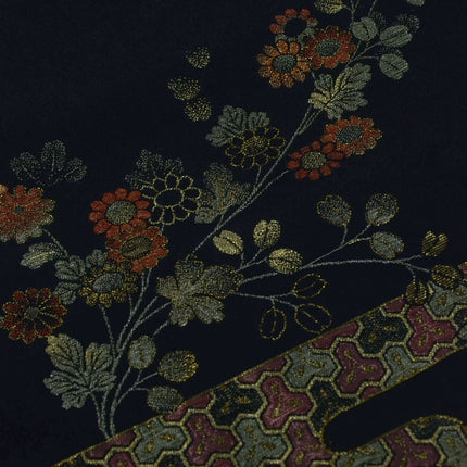 Haori mit Kirschblüten- und Ahornmustern aus Goldfäden