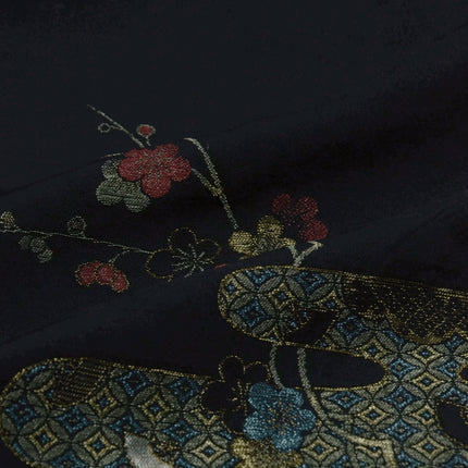 Haori mit Kirschblüten- und Ahornmustern aus Goldfäden