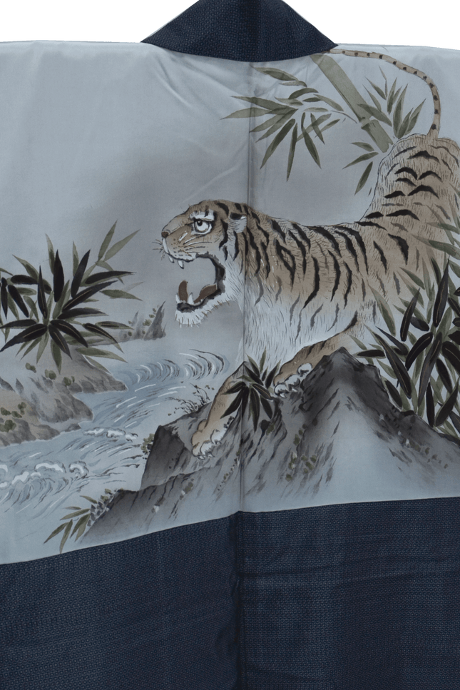 Vintage Haori mit Ōshima-Tsumugi und Tiger-Motiv im Innenfutter