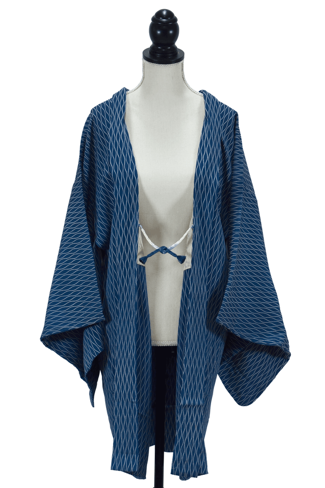 Haori mit wellenförmigem Linienmuster in tiefem Blau