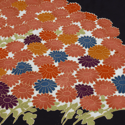 Vintage Haori mit Chrysanthemenmuster auf schwarzem Grund