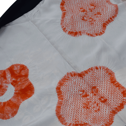 Vintage Haori mit floraler Stickerei und Shibori-Innenfutter auf schwarzem Grund