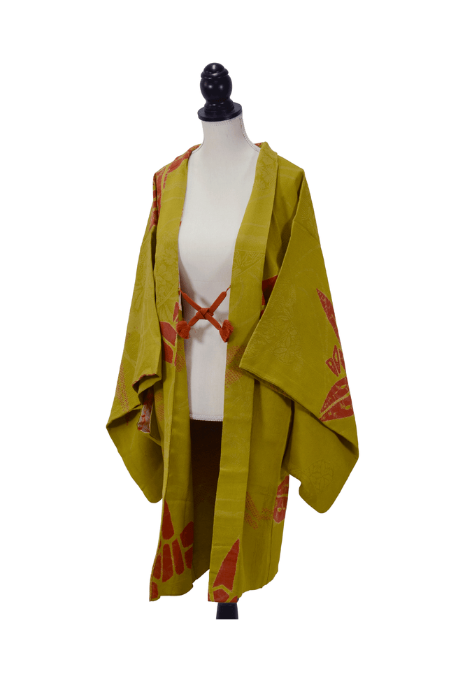 Antique haori with crane motif in yellow-green and shibori lining ( ca 1920 - 1930 )