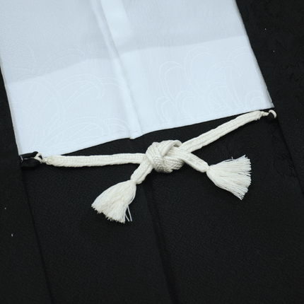 Vintage schwarzes Seiden-Haori mit floralem Familienwappen