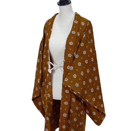 Retro-modernes Vintage-Haori mit floralem Muster