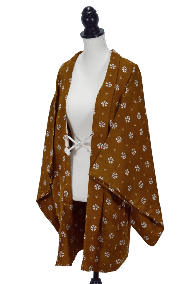 Retro-modernes Vintage-Haori mit floralem Muster