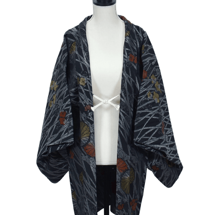 Schwarzer Vintage-Haori mit Chrysanthemen und Herbstgras