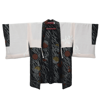 Schwarzer Vintage-Haori mit Chrysanthemen und Herbstgras