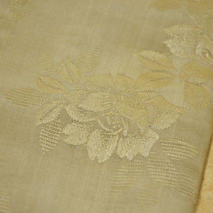 Schwarzer Vintage-Haori aus Seide mit goldgesticktem Familienwappen