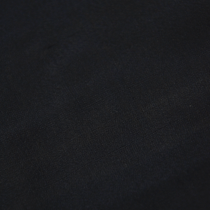 Schwarzer Vintage-Haori aus Seide mit goldgesticktem Familienwappen