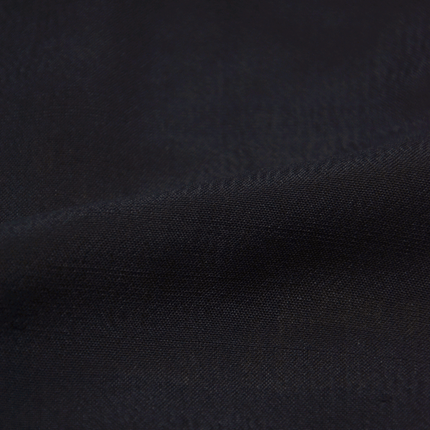 Schwarzer Vintage-Haori aus Seide mit goldgesticktem Familienwappen