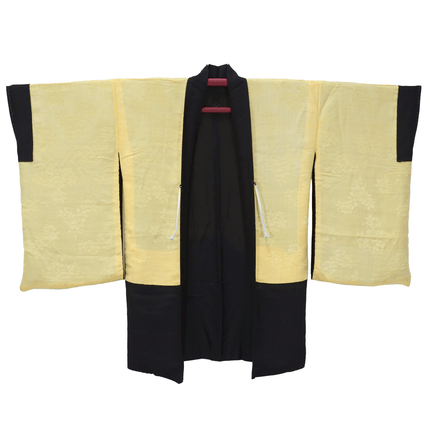 Schwarzer Vintage-Haori aus Seide mit goldgesticktem Familienwappen