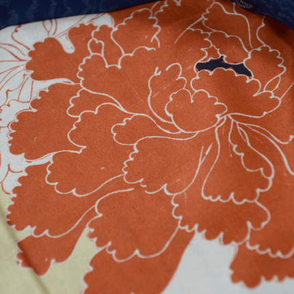 Vintage Haori aus Seide mit ‚Iki‘-Ästhetik und floraler Innenfütterung