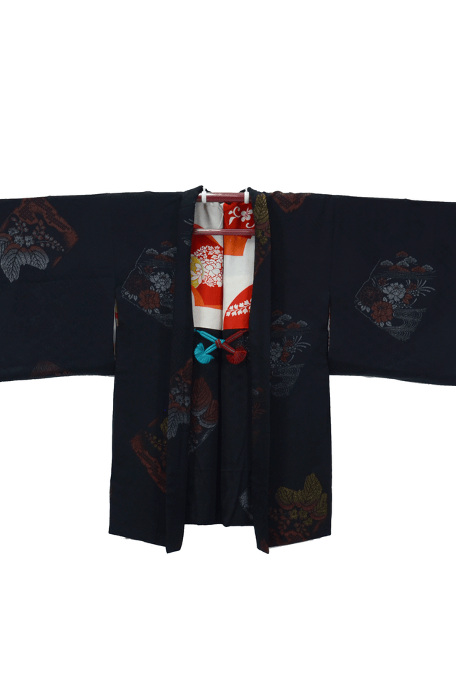 Klassischer schwarzer Vintage-Haori mit Kamon und Uramasari-Futter