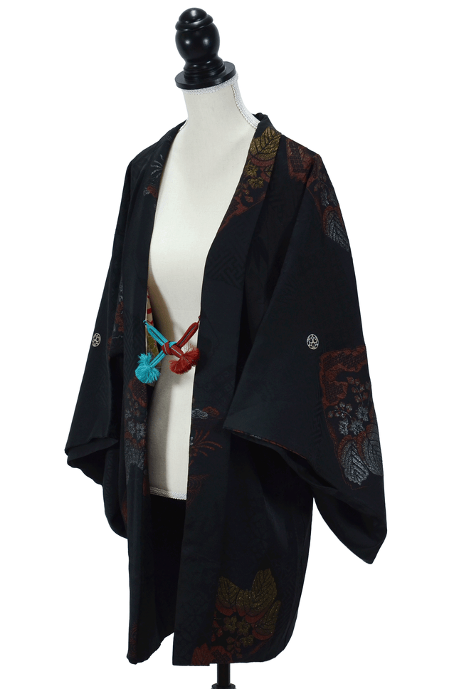 Klassischer schwarzer Vintage-Haori mit Kamon und Uramasari-Futter