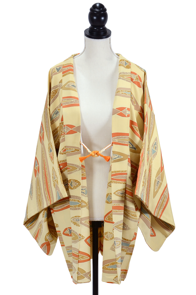 Vintage Haori mit abstraktem geometrischem Muster in Cremegelb
