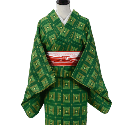 Vintage-Kimono mit geometrischem Allover-Muster, vermutlich aus der mittleren Shōwa-Zeit (ca. 1955–1975)