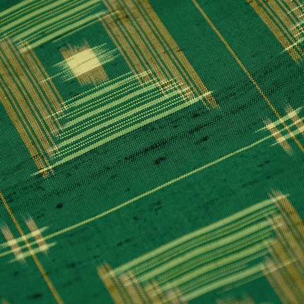 Vintage-Kimono mit geometrischem Allover-Muster, vermutlich aus der mittleren Shōwa-Zeit (ca. 1955–1975)