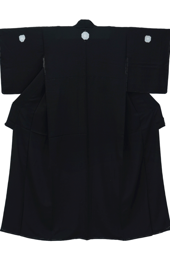 Vintage black silk kimono 1950–1970 with five family crests – Japan Montsuki