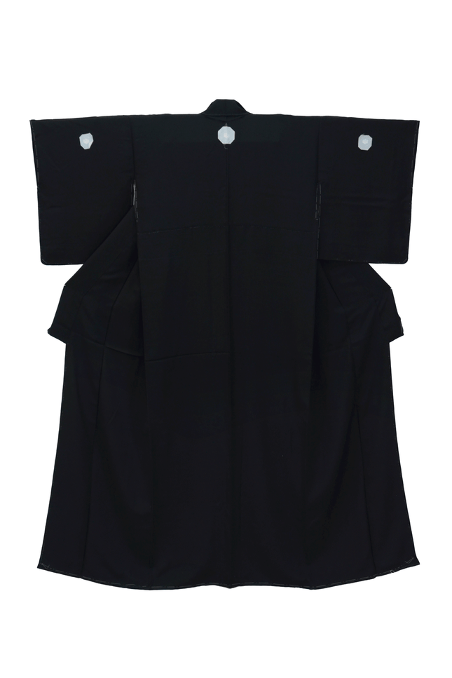 Vintage black silk kimono 1950–1970 with five family crests – Japan Montsuki