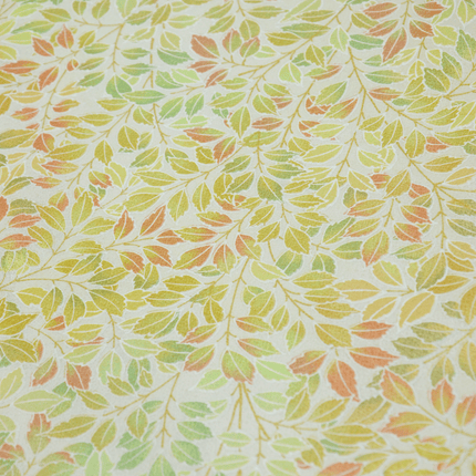 Vintage Kimono mit feinem Blattmuster in Pastellfarben aus Seide (1960–1980)