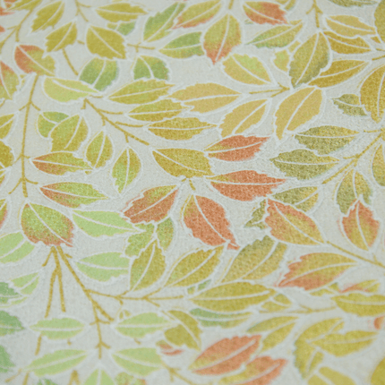 Vintage Kimono mit feinem Blattmuster in Pastellfarben aus Seide (1960–1980)