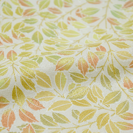 Vintage Kimono mit feinem Blattmuster in Pastellfarben aus Seide (1960–1980)