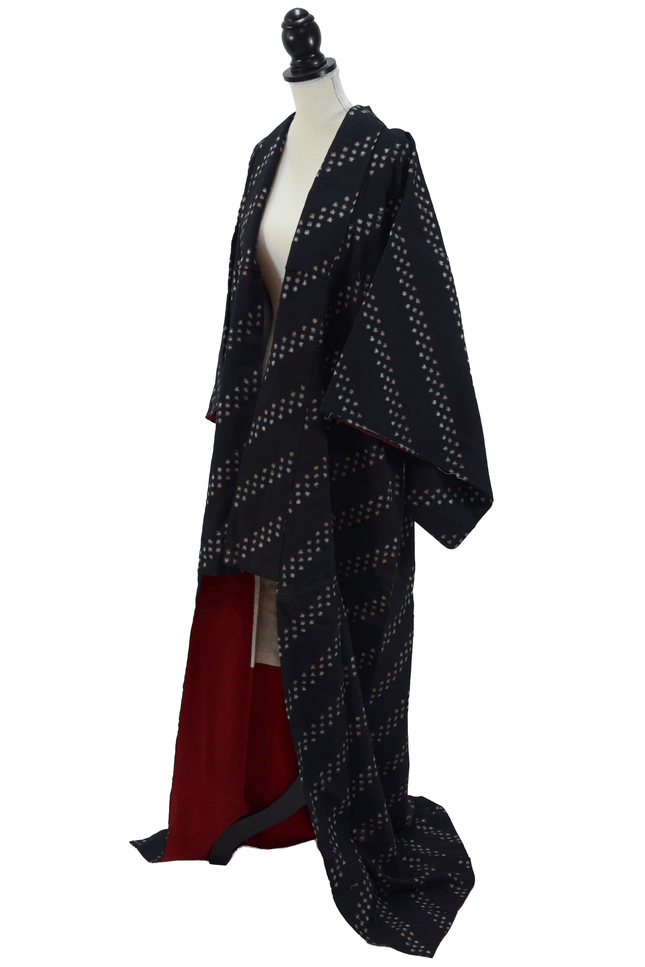 Vintage Kimono with Kasuri Pattern in Silk – Black/Red, 1950s–70s